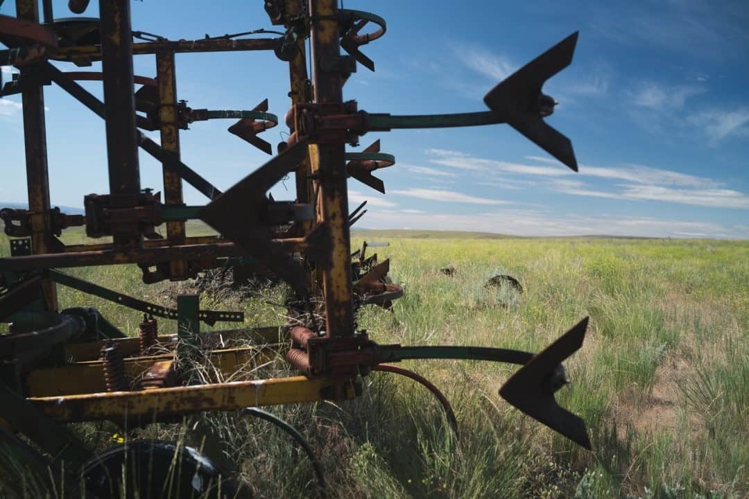 National Geographic Travelさんのインスタグラム写真 - (National Geographic TravelInstagram)「Photo by @steven_gnam / Derelict farming equipment, rusting and returning to the earth, on the eastern Washington prairie.  #soil #till」1月25日 12時34分 - natgeotravel