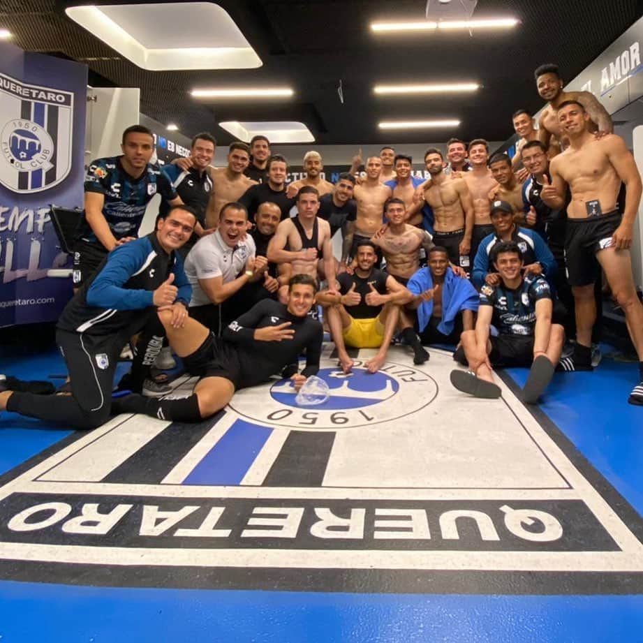 アントニオ・バレンシアさんのインスタグラム写真 - (アントニオ・バレンシアInstagram)「¡Vamos Gallos! Feliz de este triunfo y de ser parte de este gran equipo! Vamos @clubqueretaro !!!💪🏽💪🏽💪🏽」1月25日 12時35分 - antoniovalencia2525