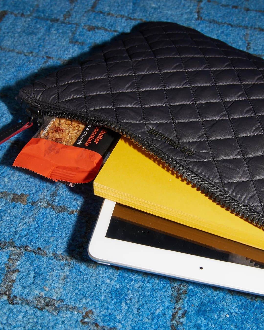 MZウォレスのインスタグラム：「Raise your hand if your 2021 goal is to get organized. 🙋🏽‍♀️ Whether you're cleaning up your WFH space, decluttering your room, or re-packing your go-to bag, these essentials are sure to help you get there. Swipe to see our top "Get Organized" styles.」