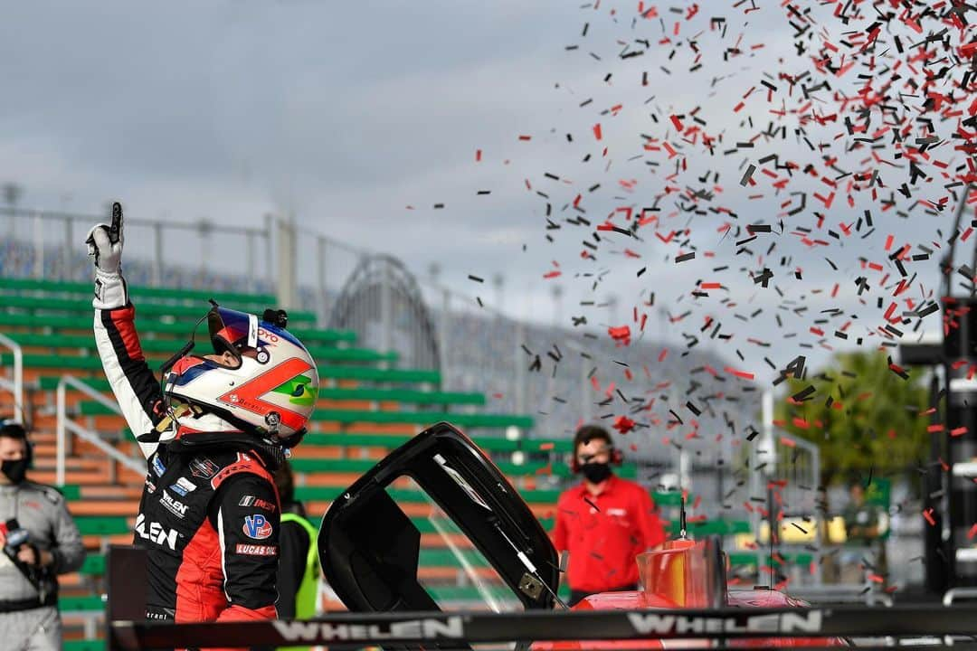 ミシュランさんのインスタグラム写真 - (ミシュランInstagram)「Today we qualified to see who’d celebrate starting first for next week’s #Rolex24 in the #MotulPole Award 100. It caps off a busy #ROAR24 weekend to kick off a new @imsa_racing season.   Stay tuned for more when we’re back at Daytona soon.」1月25日 7時29分 - michelinusa