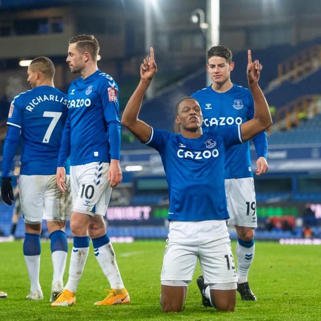 ジェリー・ミナさんのインスタグラム写真 - (ジェリー・ミナInstagram)「No soy yo, es la gracia de Dios en mí 🙏🏾⚽ Fifth round, here we come! 🔜🏆🔵 #EmiratesFACup #UpTheToffees」1月25日 7時34分 - yerrymina