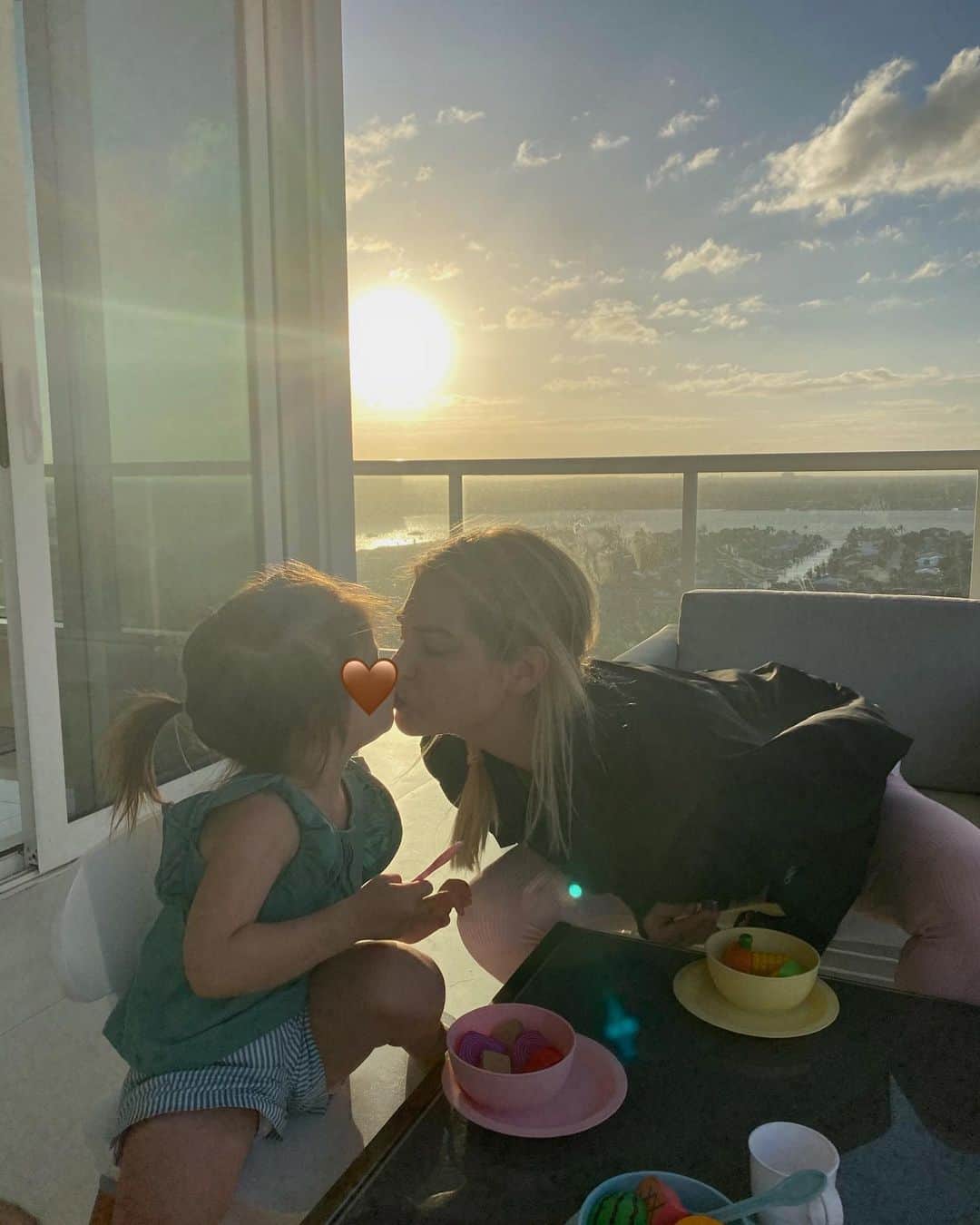 ケイト・アプトンのインスタグラム：「You are my sunshine 💛」