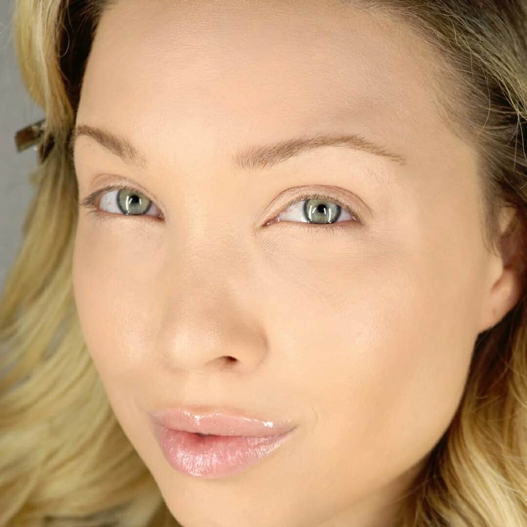 the Balmさんのインスタグラム写真 - (the BalmInstagram)「Hi Tiffany 👋 using shade #18 of our Anne T. Dotes Tinted Moisturizer. Swipe to see her in Tinted Moisturizer only 🔥 @dolledupluxe   #thebalm #thebalmcosmetics #cleanbeauty #glam #beauty #complexion」1月25日 8時08分 - thebalm