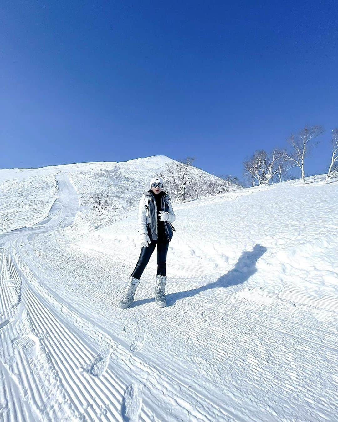 Syahriniさんのインスタグラム写真 - (SyahriniInstagram)「• 1300m Above Ground~Top Of The Mountain !  ________________ 𝓢𝓨𝓡 _______________  #PrincesSyahrini #Winter2021 #WinterWonderland」1月25日 8時08分 - princessyahrini