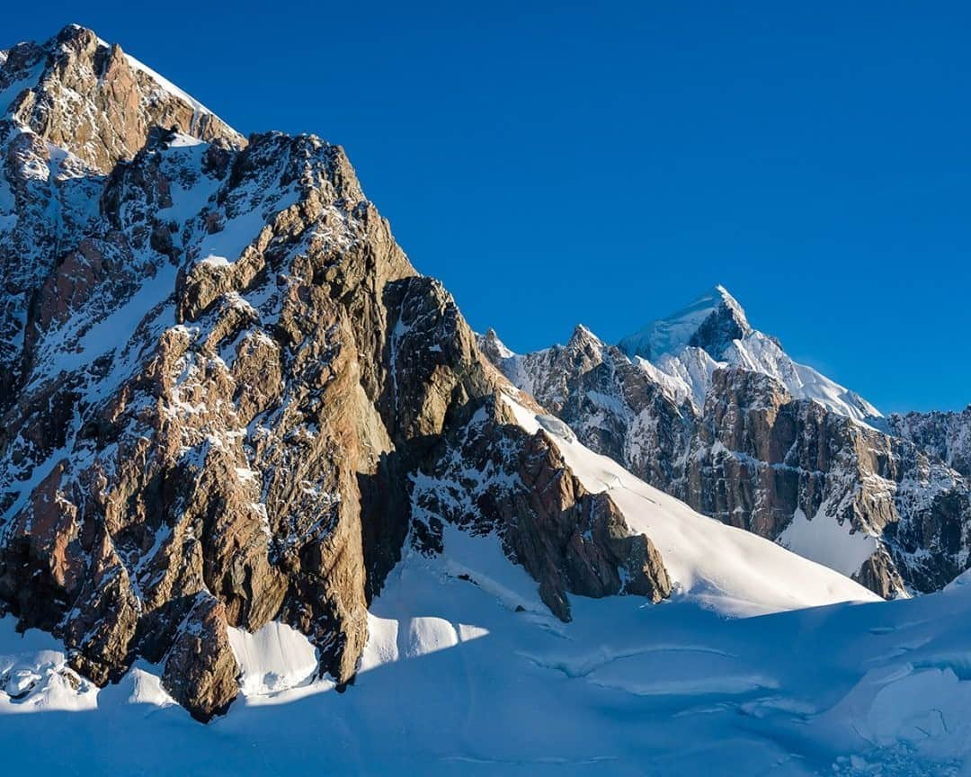 National Geographic Travelさんのインスタグラム写真 - (National Geographic TravelInstagram)「Photo by @stephen_matera / Aerial view of the Southern Alps in summer. The Southern Alps are heavily glaciated with over 3,000 glaciers, including the Tasman Glacier, which is 29 kilometers (18 miles) long! Follow me @stephen_matera for more images like this from New Zealand and around the world. #wilderness #southernalps #aerial」1月25日 8時35分 - natgeotravel