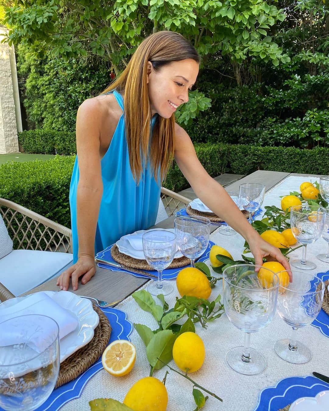 Monique Lhuillierのインスタグラム：「Sunday Brunch 🍋💙 #moniquelhuillier #mlspring21」
