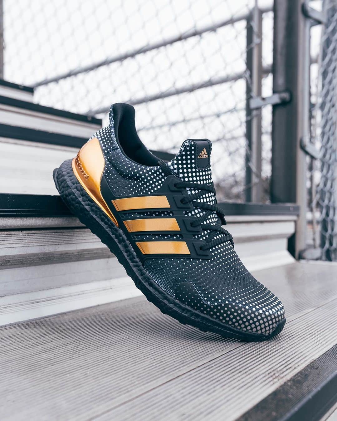 Foot Lockerのインスタグラム：「To gain an edge on game day. The #adidas Ultraboost pays tribute to @PatrickMahomes with gold details. Available now online!」