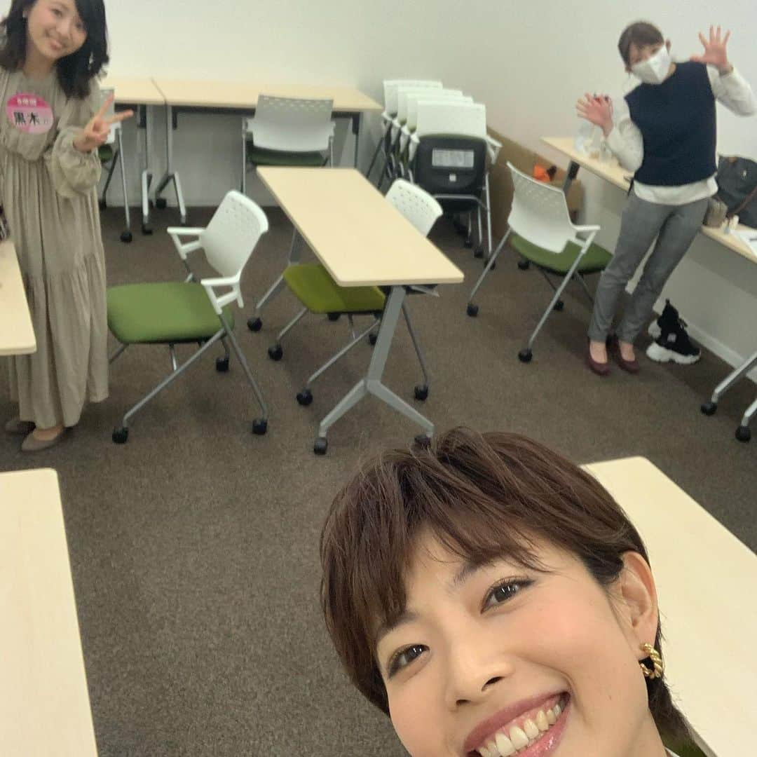 林マオさんのインスタグラム写真 - (林マオInstagram)「アナウンサー特番の 収録がありました！！  若手とベテランチームに分かれたのですが、 私はまさかのベテランチーム😳  アナウンサー全員で参加する番組は 今まで無かったので、 とっっても貴重な体験でした☺️  にしても、 若手アナのうっぷんや不満が まぁ 出るわ出るわ、ざっくざく🤑  その他 ドッキリや、身内からの暴露…などなど  盛りだくさんの収録となりました‼️  司会は、 ハイヒールのリンゴさんモモコさん✨  ２月6日放送です‼️  是非ご覧くださいませませ  #アナウンサー #アナだらけ #読売テレビアナウンサー #ハイヒールモモコさん #ハイヒールリンゴさん #アナウンサー特番」1月25日 8時59分 - maohayashi_ytv