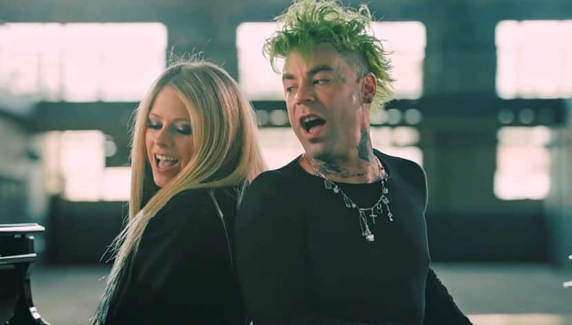 MTVさんのインスタグラム写真 - (MTVInstagram)「Add me to the list of people that cANNOT STOP LISTENING to “Flames” by @modsun featuring @avrillavigne 😭🔥」1月25日 9時03分 - mtv