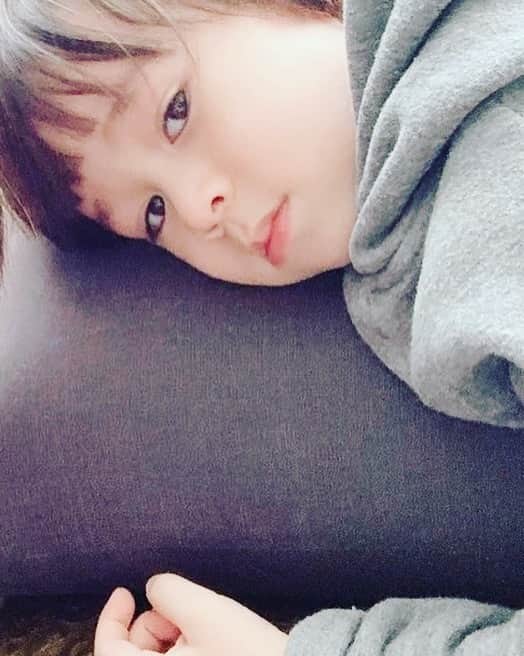 サム・ハミントンのインスタグラム：「생각중 Thinking」