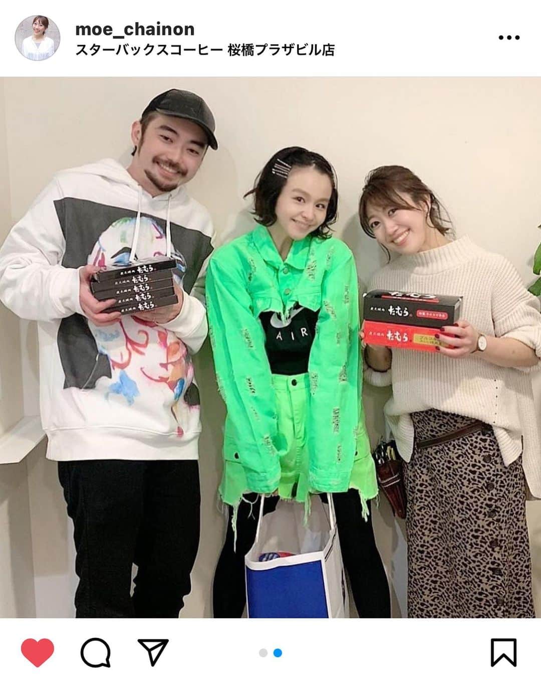 misoNosukeさんのインスタグラム写真 - (misoNosukeInstagram)「. . 焼肉たむらの商品は 新大阪駅にも売ってるから  関西でお仕事の日は 手土産と自分の分を  必ず買うんだけど この日も1万円分  持って行ったんだけど 足りなかったか（笑）  ↓  #Repost @moe_chainon with @make_repost  新しいお仕事の打ち合わせで #misono さんがシェノンにご来店下さいました☺️  関西在住のヘアメイクさんを 探されていたので  今回はお試しで ヘアメイクをさせて頂きました💄  昔からずっと見ていた方だし ドキドキで震えましたが(笑)  すごく気さくで優しく接して下さって 本当に感激しまくりでした😳！  @tamuradojou さんのお弁当とカレーも たくさん差し入れして下さって  嬉しかったです🤲 おいしすぎました🤤❤️  一生忘れられない特別な日🕊 本当にありがとうございました！  こんな素敵な機会を作ってくださった @chainon_sakaguchi さんにも感謝です😭❤️❤️  💈CHAINON西梅田店 📍大阪市北区曽根崎新地2-4-7酒井ビル3F 📞0642568179 🕑平日　11:00〜21:00   土日祝　10:00〜20:00  #chainon #CHAINON西梅田 #シェノン西梅田 #西梅田美容室 #ヘアスタイル #ヘアサロン #大人かわいい #大人かわいいヘア #イルミナカラー #髪質改善 #髪質改善大阪 #ソヴァール #ソヴァールカラー #ヘルシーヘア #ケアプロ #HUE #大阪美容室 #関西サロンモデル #コンプレックスカバー #似合わせ #moe_stylebook #moe_hairstyle」1月25日 9時14分 - misono_koda_official