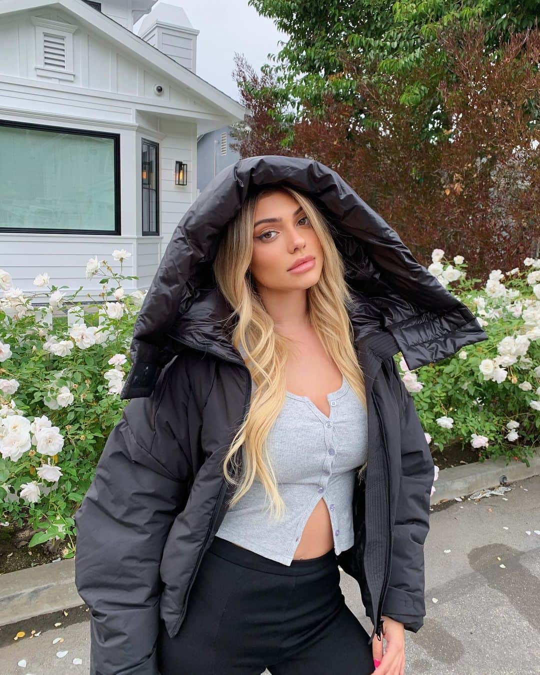 ケルシーのインスタグラム：「i’m alive but i’m dead jacket from @fashionnova fashionnovapartner」