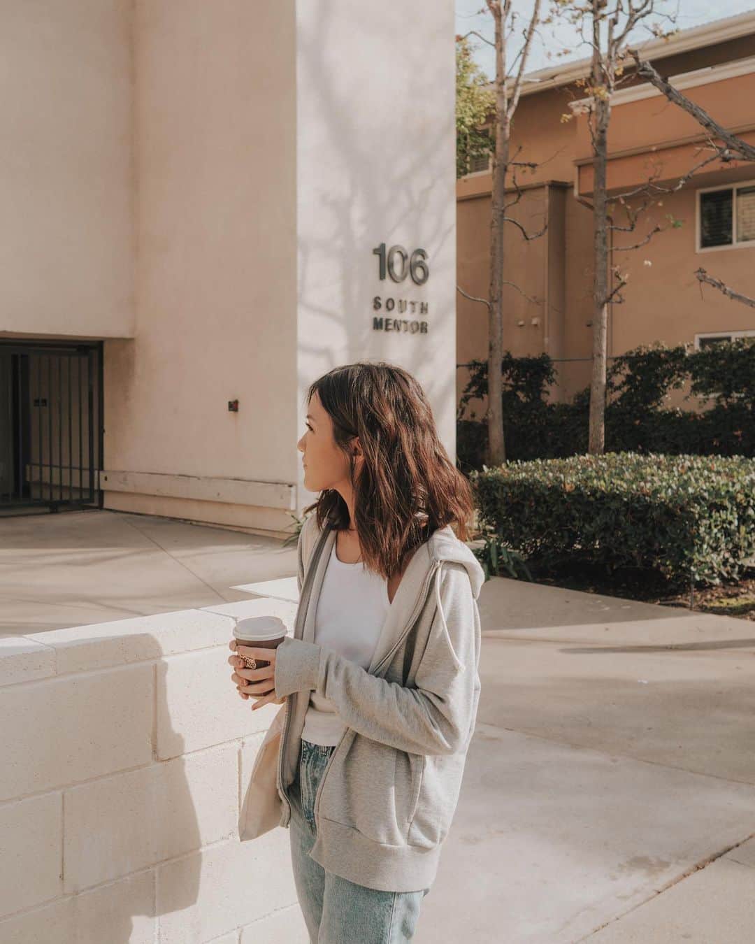 W E Y L I Eのインスタグラム：「Me: hey babe, can you take some candid non-awkward photos for me?   ALSO ME: 🕺🏻」
