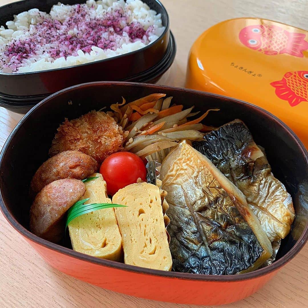 崎嫁ポァンですのインスタグラム：「+ + (*Ü*)ﾉ"おはYoϋ♡Monday☀︎ + + 最近載せてるお弁当、時系列バラバラです + MY HOUSE account☞ @77ponstagram99  #崎嫁弁当  + + + #お弁当#弁当#lunch#lunchbox#bento#food#yummy#delicious#旦那弁当#愛妻弁当#自分弁当#料理#サラメシ#お弁当箱#お昼ごはん#ごはん#ご飯#二段弁当 #和食」