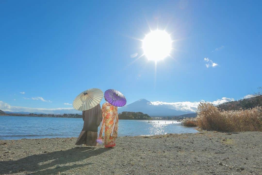 スタジオアクア富士店 のインスタグラム：「富士山はいつ見ても感動しますね！🗻  スタジオアクア6店舗でご予約受付中！﻿ お問い合わせはお早めに✨ ﻿ ﻿ デコルテ公式アカウント﻿ ▷▷ @decollte_weddingphoto﻿ ﻿ スタジオアクア富士店🗻﻿ ▷▷ @studioaqua_fuji﻿ ﻿ スタジオアクア横浜みなとみらい店﻿ ▷▷ @studioaqua_yokohama﻿ ﻿ スタジオアクア表参道渋谷店﻿ ▷▷ @studioaqua_shibuya  ﻿ スタジオアクア新宿店﻿ ▷▷ @studioaqua.shinjuku  ﻿ スタジオアクア浅草店﻿ ▷▷ @studioaqua_asakusa  ﻿ スタジオアクア立川店﻿ ▷▷ @studioaqua_tachikawa229  ﻿ ﻿ ＼オンライン撮影相談会スタート✨／﻿ パソコン・スマートフォンから﻿ 前撮り、フォトウエディングの相談が可能！﻿ 当店HPよりご予約受付中！﻿ ﻿ ﻿ お得な割引キャンペーンも実施中！﻿ HPを要チェック✔﻿ ﻿ ﻿ #d_weddingphoto﻿ #スタジオアクア﻿ #スタジオアクア横浜店﻿ #スタジオアクア富士店﻿ #撮る結婚式﻿ #ウェディング﻿ #ウェディングフォト﻿ #フォトウェディング﻿ #フォトスタジオ﻿ #花嫁﻿ #プレ花嫁﻿ #卒花嫁﻿ #関東花嫁﻿ #関西花嫁﻿ #横浜花嫁﻿ #前撮り﻿ #後撮り﻿ #結婚式﻿ #結婚式準備 ﻿ #ヘアメイク﻿ #ヘアアレンジ﻿ #洋装前撮り﻿ #和装前撮り﻿ #ドレス試着﻿ #ドレス迷子﻿ #ウェディングフェア﻿ #プレ花嫁さんと繋がりたい﻿ #全国のプレ花嫁さんと繋がりたい﻿ #日本中のプレ花嫁さんと繋がりたい﻿ #富士山」