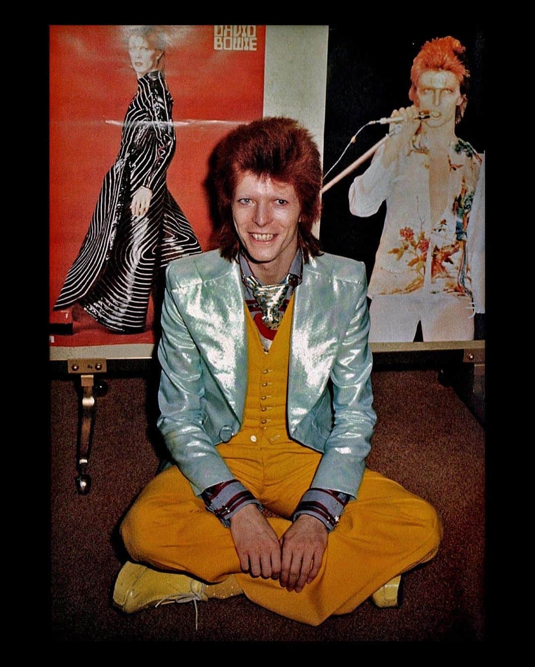 デヴィッド・ボウイさんのインスタグラム写真 - (デヴィッド・ボウイInstagram)「DAILY BOWIE THING – Day 79  “Sake and strange divine…”  On Thursday 5th April 1973, David Bowie and travelling companion, Geoff MacCormack, docked at Yokohama in Japan aboard the SS Oronsay. Slide #1 in our slideshow was taken during a press conference at Imperial Hotel, Tokyo, the following day, as were slides #4 & #10, © Koh Hasebe / Shinko Music Archive.  To coincide with David’s 8-date mini tour of Japan (his first in Japan), RCA issued two promotional albums in the shape of the compilation ROCK 'N' ROLL NOW and Aladdin Sane. They are pictured on slide #2 along with a flier for the Tokyo shows and a press advert.   Brian Ward’s 1972 Ziggy 'Droog' picture was prominent on the albums and in the associated advertising, along with his Ziggy 'hi-kick' photograph which had graced the front of RCA’s 1972 re-issue of The Man Who Sold The World.  Japanese journalists were given a beautiful press kit housed in the paper envelope pictured on slide #3. The kit contained folded versions of the two colour posters (behind David in slide #4), featuring shots taken by Masayoshi Sukita. The two black & white 10x8 promo photos on slide #5 utilising the same shots were also in the press kit.   The live shot from the tour on slide #6 features in Bowie and Sukita’s incredible Speed Of Life book, issued by Genesis Publications in 2012, as does the photo taken in February 1973, at RCA Studios in New York, on slide #7. One of the colour posters also featured a shot from this session.   Slide #8 is the cover of an A4, 28-page, promo booklet included in the press kit. We’re not sure if this was available commercially on the tour too, though there was also a lavish official Japanese colour tour programme. Anybody out there know?   The single-sided leaflet on slide #9 was contained in the kit as were several pages of tour itineraries and other information.   As you've no doubt guessed, this press kit is very rare and just never shows up these days, though the booklet on slide #8 does turn up every now and again.  #DailyBowieThing  #BowiePressKit  #BowiePromoPhotos  #BowieJapan」1月25日 10時04分 - davidbowie