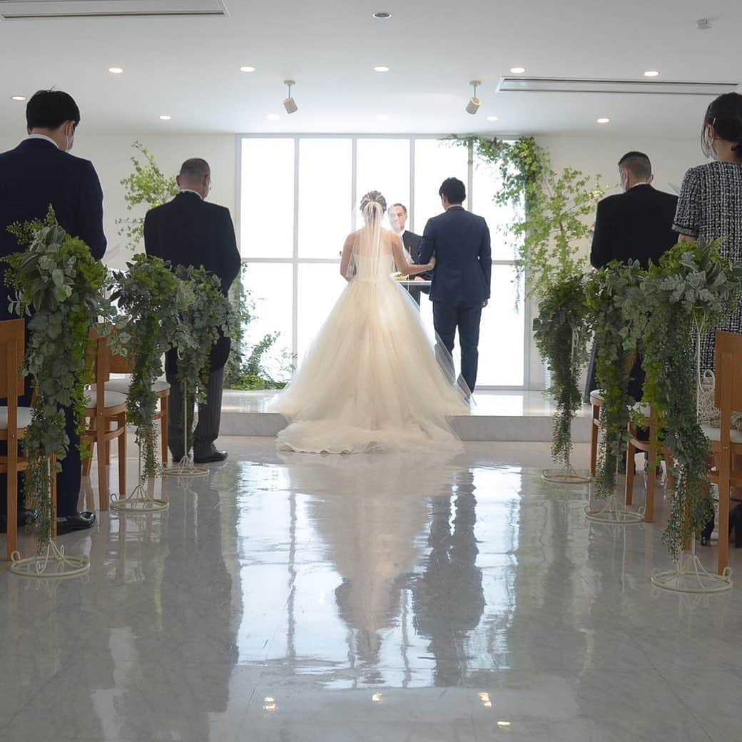 ブライダル グランシア須賀川《福島県須賀川市：結婚式場》さんのインスタグラム写真 - (ブライダル グランシア須賀川《福島県須賀川市：結婚式場》Instagram)「☆。・。・。・。・。・。・。・。・。・☆  ＊皆様のマスク着用  ＊ソーシャルディスタンスの確保  コロナ対策バッチリ👍 グランシア須賀川の挙式💕  コロナ禍だからこその ステキなプランもたくさんご準備しております🎶  ☆。・。・。・。・。・。・。・。・。・☆﻿ 🌿須賀川の結婚式場 　【グランシア須賀川】 🌿﻿住所　福島県須賀川市池上町７４﻿ 🌿TEL　0248-75-1166🌿﻿FAX　0248-76-0484﻿🌿mail　info@grancia.jp﻿ 🌿公式HPでは最新情報を日々更新中♪﻿www.grancia.jp  🌿LINE公式アカウントも登場！ お得な情報を受け取るには、以下のリンクから友だち追加してください◎ https://lin.ee/1cChnUR  🌿フェアのご予約は、公式ホームページから、または公式LINE、お電話からも受付中♡  ☆。・。・。・。・。・。・。・。・。・☆﻿ ﻿ #須賀川の結婚式場 #須賀川結婚式 #グランシア須賀川 #グランシア #オリジナルウェディング #wedding #happy #プレ花嫁 #プレ花婿 #貸切 #結婚式 #ブライダル #オシャレ #人気式場 #幸せ結婚式 #ナチュラル #japan #sukagawa #フォトウェディング #緑 #青空」1月25日 10時25分 - granciasukagawa