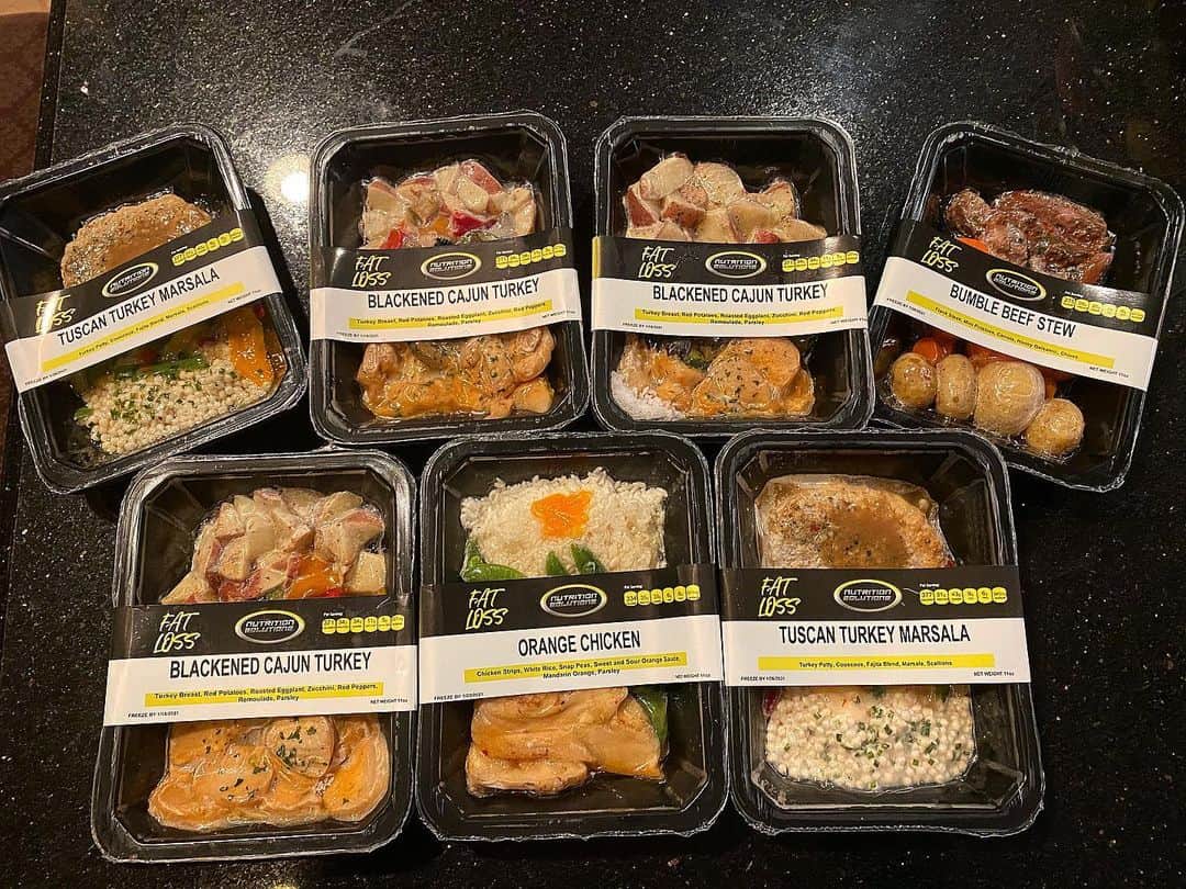 レイ・ミステリオ・ジュニアのインスタグラム：「Love the new packaging on my  @nutritionsolutions meals !! 👊🏼 💥」