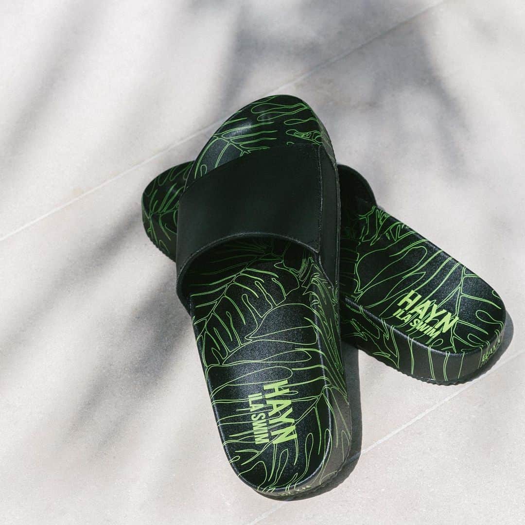 ILAのインスタグラム：「Monsters Slides in Black  • • • #hayn #sigonsmith  #ilaswim」