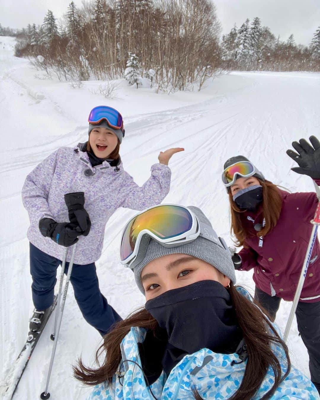 高橋佑奈のインスタグラム：「. スキーってやっぱ楽しいな〜〜⛷⛷ 寒さを忘れてしまうくらい満喫してしまった✌️ (気が抜けた時は寒かった🥶) 途中何故だか笑いが止まらなかったり😂 . 今週土曜日11:59からのブラキタお楽しみに！！！！ . #hbc #ブラキタ #週末ふらっと #ドライブ #スキー #カフェ」