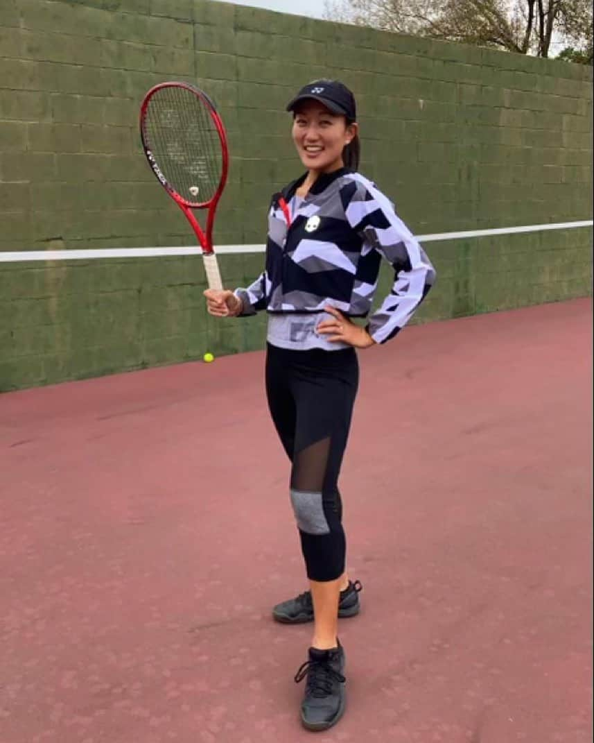 奥野彩加さんのインスタグラム写真 - (奥野彩加Instagram)「Grateful for everything and everyone in my life☀️🙏 Everyone in Houston interested in tennis lessons; DM or comment below✨🎾✨ 感謝🙌 #houstonlife #houstontx #houston #tennis #tennislessons #houstonlifestyle #protennis #tennis #texas #katytx  ・ #tennisyoutube #htowntennis #htown #houstontennis #テニス #プロ  #letsgo •  • #トレーニング #アスリート #筋トレ #筋トレ女子 #スポーツ #アメリカ #training #fitness #athlete #tennisplayer #houstontenniscoach」1月25日 10時49分 - ayakaokuno