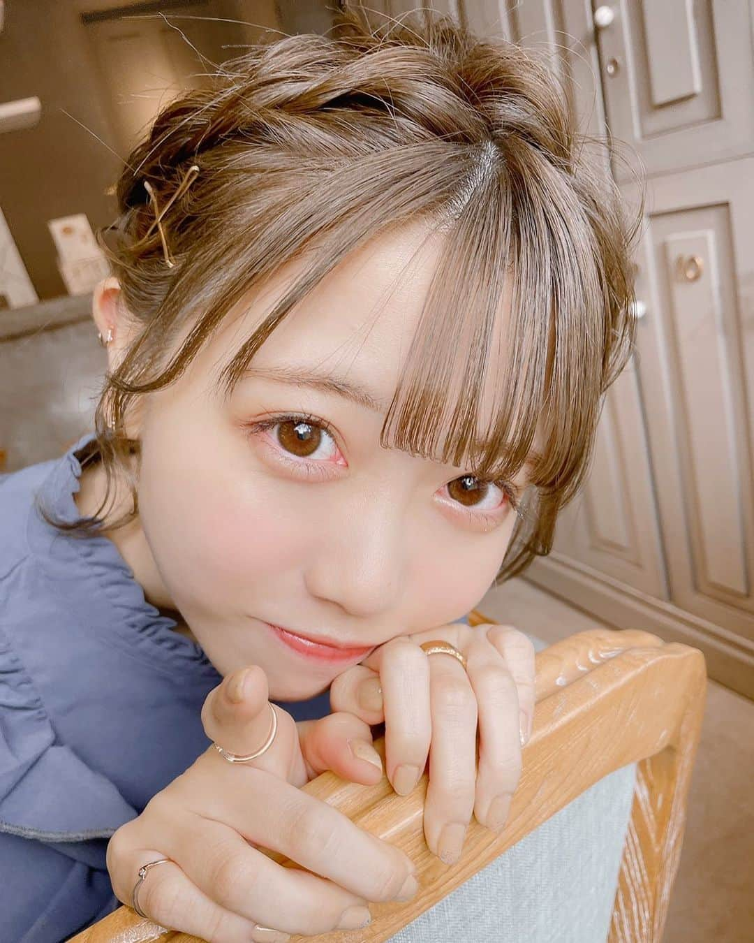 前田渉さんのインスタグラム写真 - (前田渉Instagram)「🐰       ご好評にお応えして！！ くるりんちゃん、ヘアアレンジ❤️        この作品のBefore→After→Arrangeを見たい方はこちらに💁🏼‍♂️ @wataru_magic        🐰 model:くるりん #わたるマジック #わたるフィルター #cachecache #cachecacheomotesando #idol #cachecacheoil #美容師 #前髪カット #アレンジ #セルフアレンジ #成人式ヘア #おくれ毛 #カシュカシュオイル #成人式 #ヘアアレンジ #ミルクティーカラー #矢久保美緒 #乃木坂46 #アイドル #ミルクティーベージュ #カシュカシュバター #シースルーバング #26時のマスカレイド #来栖りん #ブリーチなし #ミルクティー #メイク #ボブ #ニジマス #ボブアレンジ」1月25日 21時41分 - cachetaro