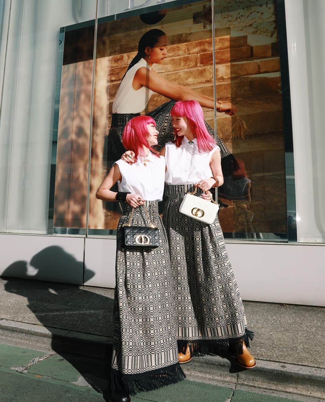 AMIさんのインスタグラム写真 - (AMIInstagram)「@dior  今夜22時30分〜 Dior 2021春夏haute couture Collectionが公開されるよ👏 タロットも楽しみながらショーが始まるのを待ってます💫  #ディオール #DiorCaro  #DiorCouture」1月25日 21時43分 - amixxamiaya