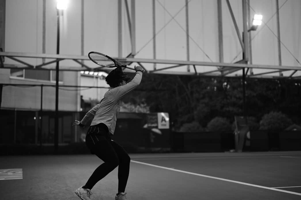 美濃越舞さんのインスタグラム写真 - (美濃越舞Instagram)「三角のところに はまってるようにみえる🙂  たくさんお写真いただいたので少しずつ投稿させてください📷  Photo by @_koumei_   #テニス #写真」1月25日 21時44分 - mai_minokoshi
