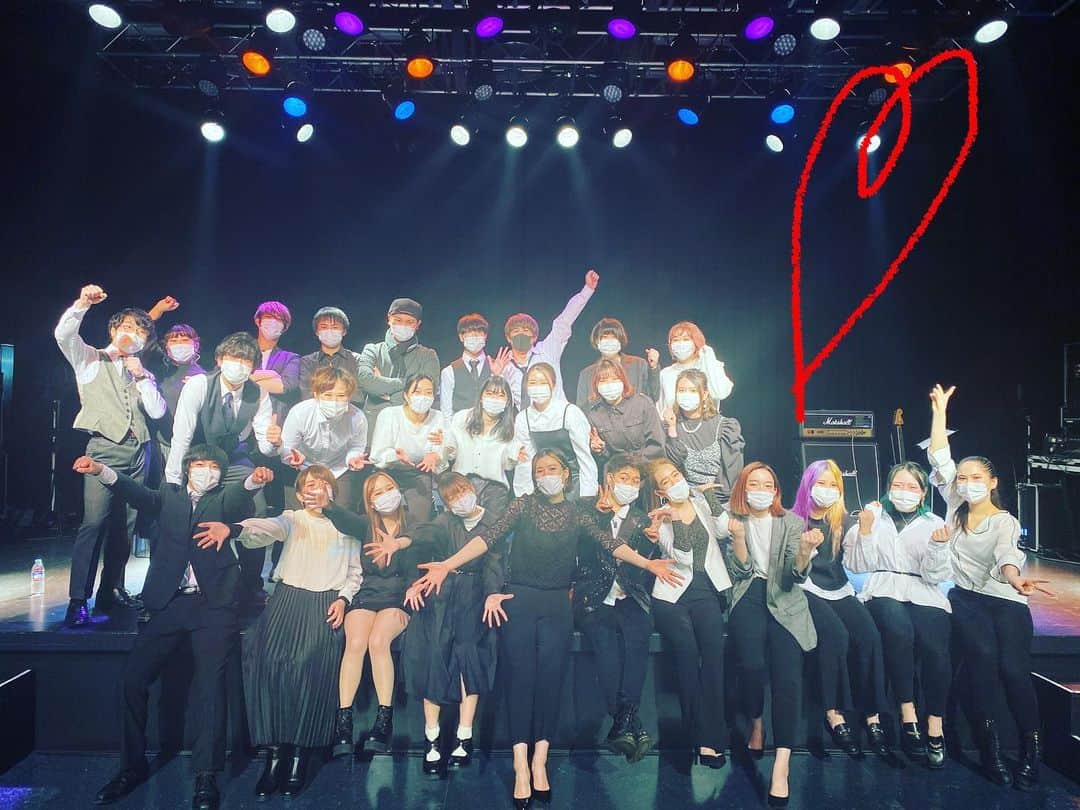 塚本直さんのインスタグラム写真 - (塚本直Instagram)「神戸の専門学生クラス。 マスクしてても、パーテーションがあっても、 みんなの輝く姿はサイコーなのだ。  Love them🧡❤️💜💙💚  #koyo  #mystudents  #singers #musician  #KNC（仮） #右上の謎の空間♡」1月25日 21時46分 - naotsukamoto