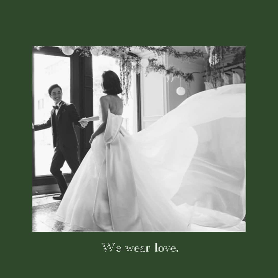 JUNOのインスタグラム：「Photo Wedding﻿﻿ ﻿﻿ これまで出会った大切な人たちと﻿﻿ 写真を通して幸せを分け合える喜び﻿。﻿ ﻿ 心高鳴るドレスを纏って、﻿ 大切な人と過ごす、一生忘れない最愛の時間﻿。﻿ ﻿ 撮影中もぜひ﻿ これまで見守ってくださったたくさんの方々に﻿ 思いを馳せながら、﻿ かけがえのない時間をお過ごしください。﻿ ﻿ 私たちスタッフが、﻿ 心を込めてお手伝いいたします。﻿ ﻿﻿ @juno_tenjin ﻿ @juno_kumamototen﻿ @juno_kokura﻿ でお申し込み頂けるフォトプランを﻿ ご用意しております﻿。﻿ ﻿﻿ それぞれのショップでしか実現できない﻿ 雰囲気やロケーションもございます。﻿ ﻿ 詳しくは HP>フォトプラン をご覧くださいませ﻿﻿ ﻿ ﻿ #lenamedoyeff﻿﻿﻿ #viktorandrolfmariage﻿﻿﻿ #inesdisanto﻿﻿﻿﻿ #MARCHESA﻿﻿﻿﻿ #antonioriva﻿﻿﻿﻿ #naeemkhan﻿﻿﻿﻿ #inmaculada﻿﻿﻿﻿ #kennethpool﻿﻿﻿﻿ #zacposen﻿﻿﻿﻿ #juno﻿﻿﻿﻿ #junowedding﻿﻿﻿﻿ #wedding﻿﻿﻿﻿ #weddingdress﻿﻿﻿﻿ #ジュノ﻿﻿﻿﻿ #ウエディング﻿﻿﻿﻿ #ウェディング﻿﻿﻿﻿ #ウエディングドレス﻿﻿﻿﻿ #ウェディングドレス﻿﻿﻿﻿ #ドレス﻿﻿﻿﻿ #プレ花嫁﻿﻿﻿﻿ #2021春婚﻿﻿﻿﻿ #2021夏婚﻿﻿﻿﻿ #2021秋婚﻿﻿﻿﻿ #福岡花嫁﻿﻿﻿﻿ #東京花嫁﻿﻿﻿﻿ #九州花嫁﻿﻿﻿﻿ #関東花嫁﻿ #フォト婚﻿ #フォトウエディング福岡﻿ #フォトウエディング」