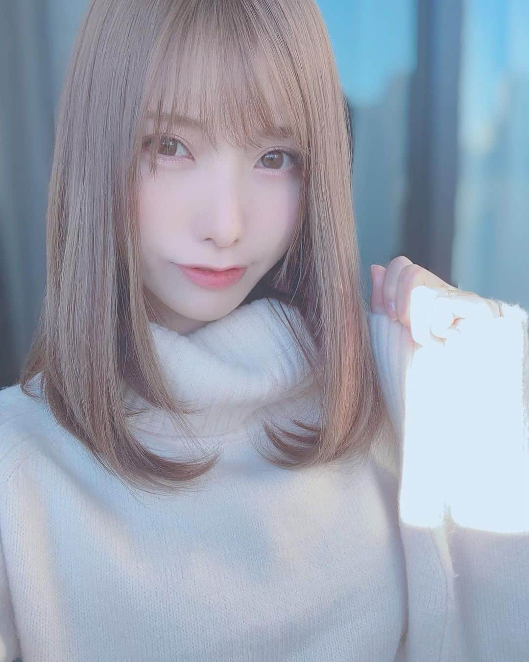 まきせれなのインスタグラム：「ずっとストレートヘア🐻‍❄️🤍 ໒꒱· ﾟ #ストレート#ワンカール#ミディアムヘア#ライブ配信#ゲーム好き#ゲーマー女子#makeup#ナチュラルメイク#ピンクメイク#フォローミー#japanesegirl#美意識高める#自撮り界隈#自撮り女子 #くそニート」