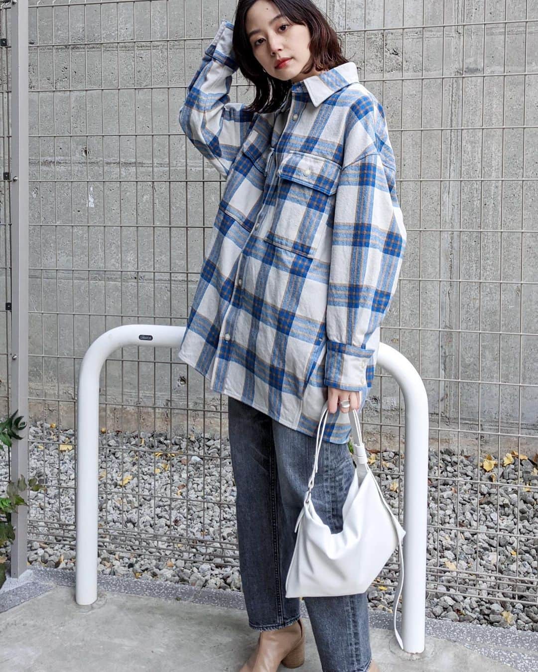 Shiho Sasakiのインスタグラム：「今日の昼間はほんのりあったかかったな🍡 pre spring🌸 とっても好評で嬉しい限りです🙏 2月1日情報解禁の本格的な立ち上げもぜひお楽しみに👏 履いてるJEANSはインスタライブでも着用してた、アイツだよ👖 もう少々お待ち下さいね🤫 #MOUSSY#MOUSSYSNAP#MOUSSYJEANS」