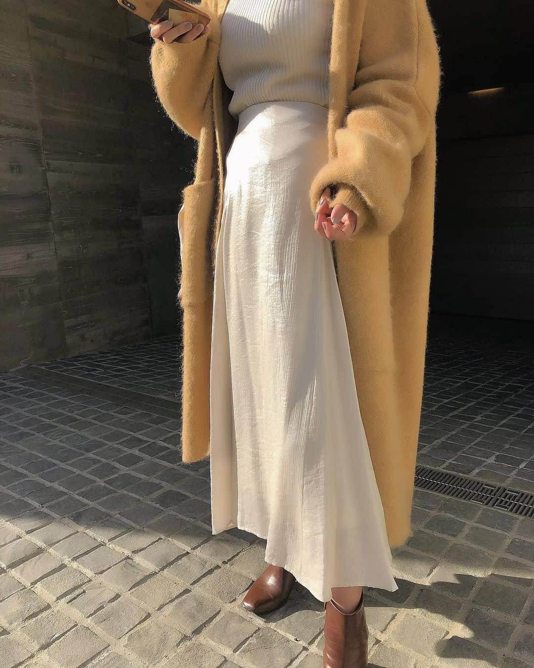 馬渕真由子のインスタグラム：「一足はやく春色コーディネート🌼﻿ vintageサテンのような艶やかな生地感がお気に入りのフレアスカートは今週金曜に発売です。」
