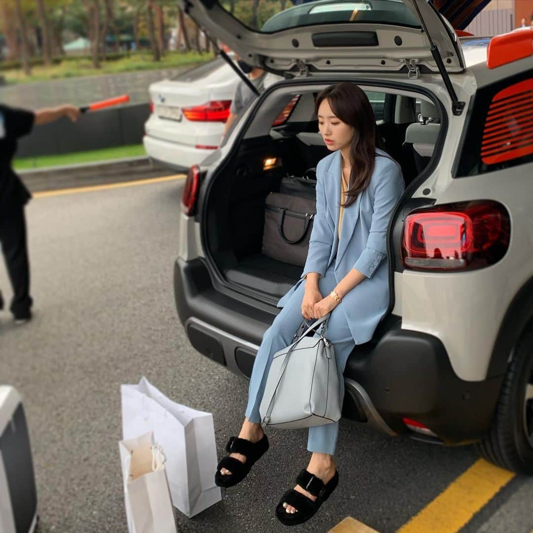ウォン・ジナのインスタグラム：「나도 오늘 본방 보구싶드아아..😭」