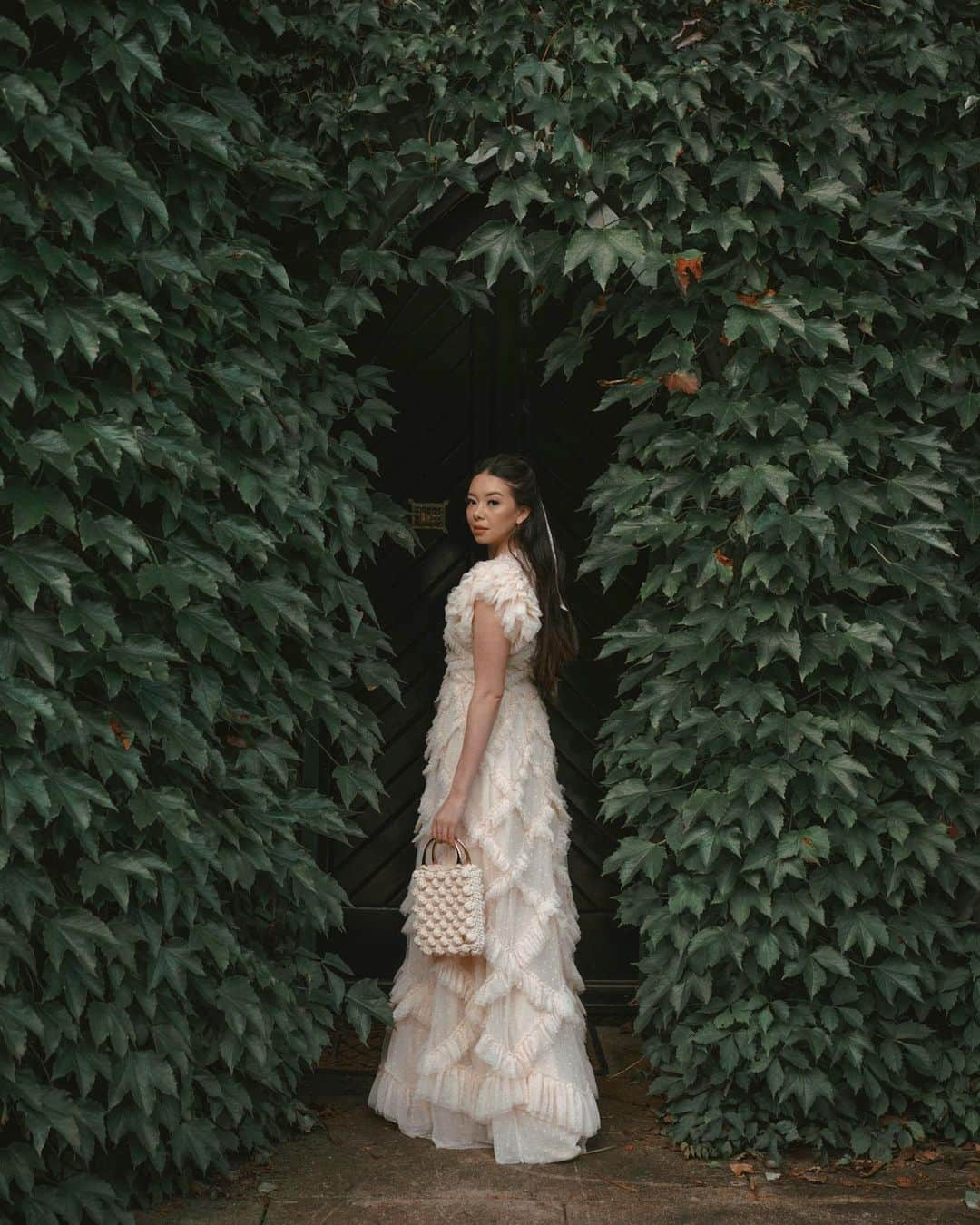 タラ・ミルクティーさんのインスタグラム写真 - (タラ・ミルクティーInstagram)「Dressed up for a casual stroll around the grounds ⛲️🌝🍃 wearing new @needleandthreadlondon #ad」1月25日 20時34分 - taramilktea