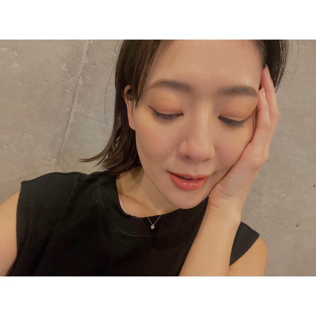 のインスタグラム：「Hollywood brow lift✨ @neu_eyebrow でずっとやりたかった ハリウッドアイブロウリフトをやってから、 メイクが楽しい❤️ 眉毛が立体的になると顔もはっきりするし、 とにかく自然。 眉頭を上向きにとかして、 眉尻の方だけパウダーで書き足すだけ☺️  @hyanya0405 ありがとう❤️  #ハリウッドブロウリフト #hollywoodbrowlift #eyebrowsalon_neu  #eyebrows #eyebrowwaxing #me #eyebrowmakeup #makeup #beauty #アイブロウデザイン #アイブロウメイク #メイク #中田奈沙 #アイブロウワックス #用賀 #眉毛 #眉メイク #眉 #美容」