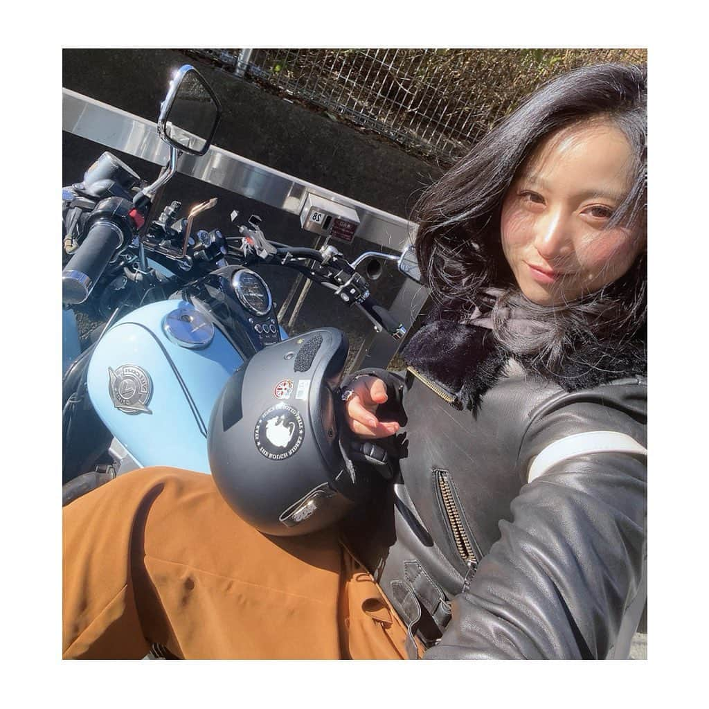 宇田恵菜さんのインスタグラム写真 - (宇田恵菜Instagram)「🏍🏍🏍 今年もバイクに乗りまくるよ☺️ 今年こそ東北1周したい！  --------------------------------- #motorbike #道後温泉 motorcycle #drifter #vulcan #mybike #ridding #womanrider #vulcandrifter #kawasaki #rider #バルカン #ドリフター #イザベラ #女性ライダー #バイカー #マイバイク #kawasaki #kawasakivulcan #kawasakigirl #バルカンドリフター #恵菜バイク  #28歳 #誕生日 #10月27日 #バイク女子 #カワサキ女子 #バイク好き #actresslife #女優　#愛媛出身」1月25日 20時54分 - ena2727