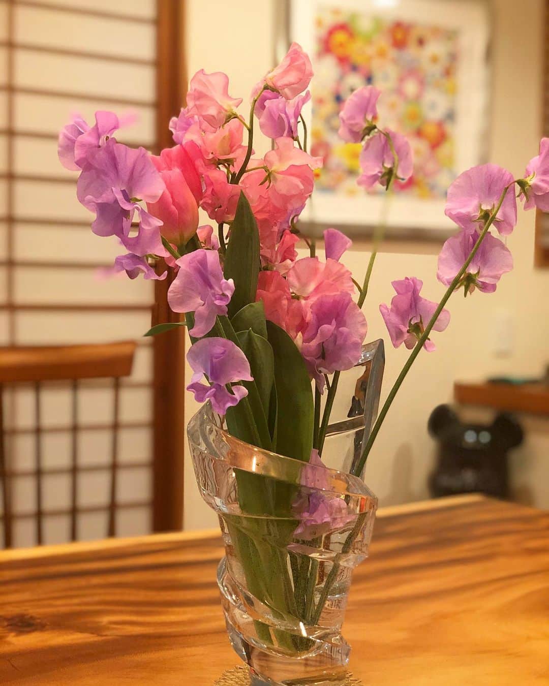 藤本恵理子のインスタグラム：「Beautiful flowers just made me so happy 🌷 疲れきっていたので帰りに花を買った。 癒される。 #flower #tulip #buque #pink #花　#花のある暮らし」