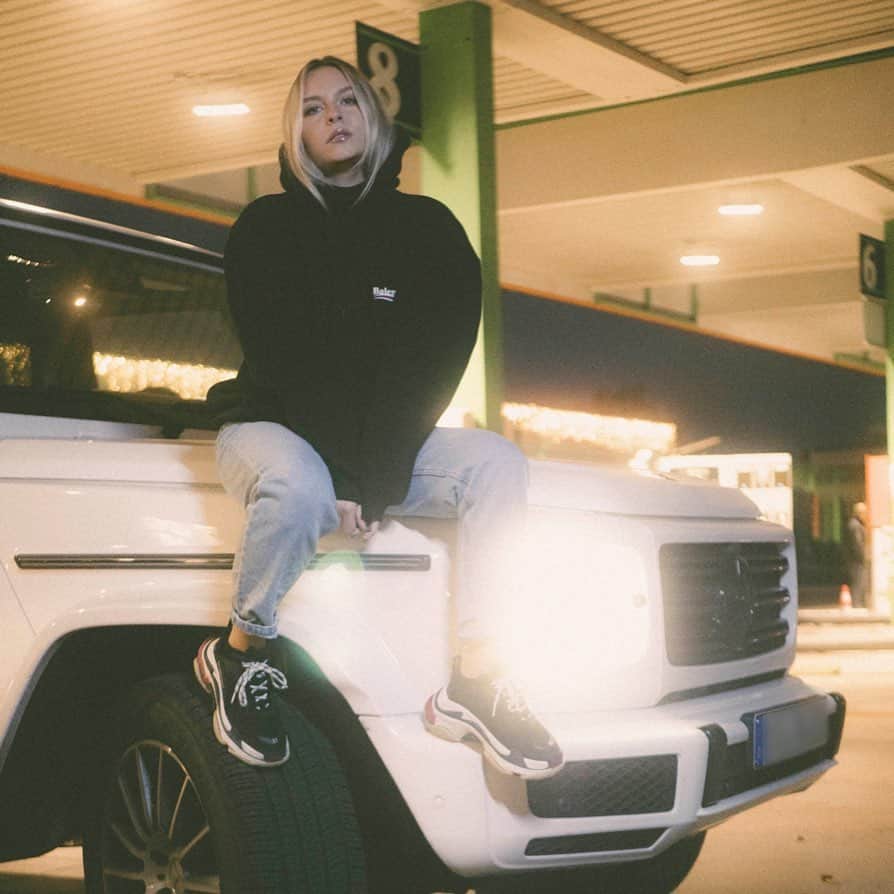 Dagi Beeのインスタグラム：「🚷🔞🚳」