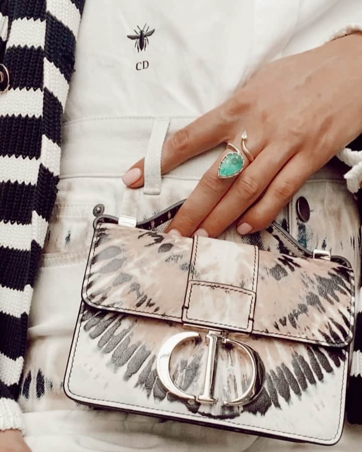 Nataly Osmannのインスタグラム：「Getting ready for today's Dior Couture online show at 2:30P.M  @dior 😍 Of course, I really miss the live shows, but the fact that we can now see these shows from anywhere in the world is great too! #diorcouture   Готовлюсь сегодня к кутюрному онлайн-показу Dior 😍 Конечно же, я очень скучаю по живым показам, но то, что мы теперь можем видеть эти шоу из любой точки планеты – тоже прекрасно!」