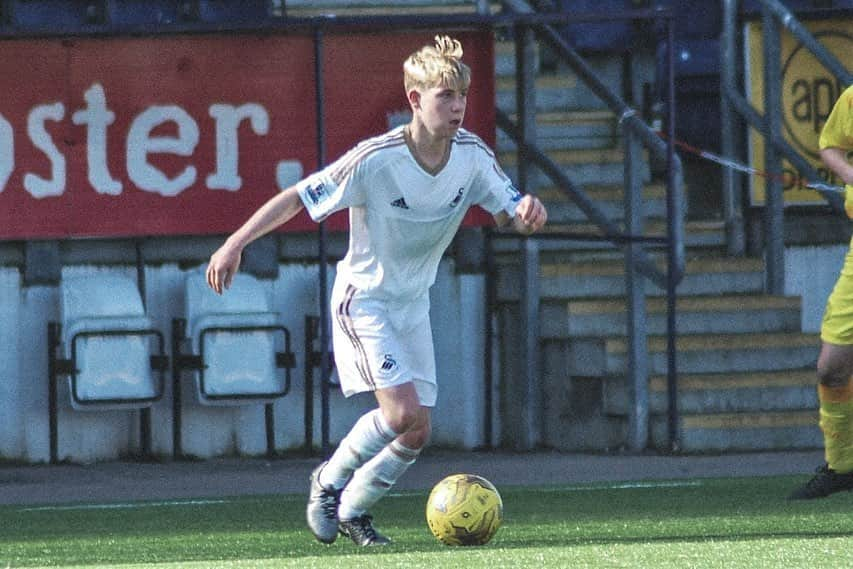 スウォンジー・シティAFCさんのインスタグラム写真 - (スウォンジー・シティAFCInstagram)「The latest academy graduate to score their first senior goal for the #Swans 🤍🖤  👏 @ollie.cooper」1月25日 20時56分 - swansofficial