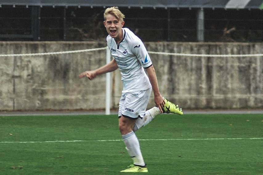 スウォンジー・シティAFCさんのインスタグラム写真 - (スウォンジー・シティAFCInstagram)「The latest academy graduate to score their first senior goal for the #Swans 🤍🖤  👏 @ollie.cooper」1月25日 20時56分 - swansofficial