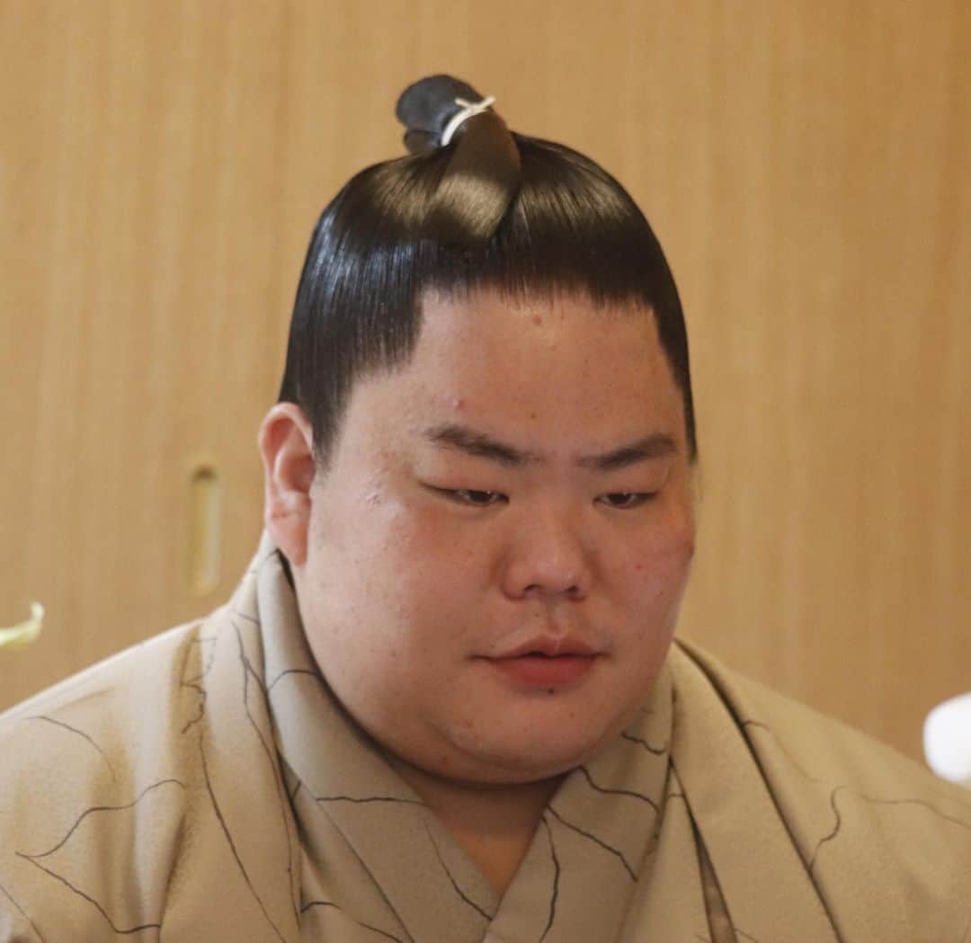 日本相撲協会さんのインスタグラム写真 - (日本相撲協会Instagram)「＜大栄翔一夜明け会見＞一月場所で初優勝を果たした大栄翔が、千秋楽から一夜明けた本日、追手風部屋でリモート会見を行いました。 #sumo #相撲 #1月場所 #初場所 #大栄翔 #優勝」1月25日 20時57分 - sumokyokai