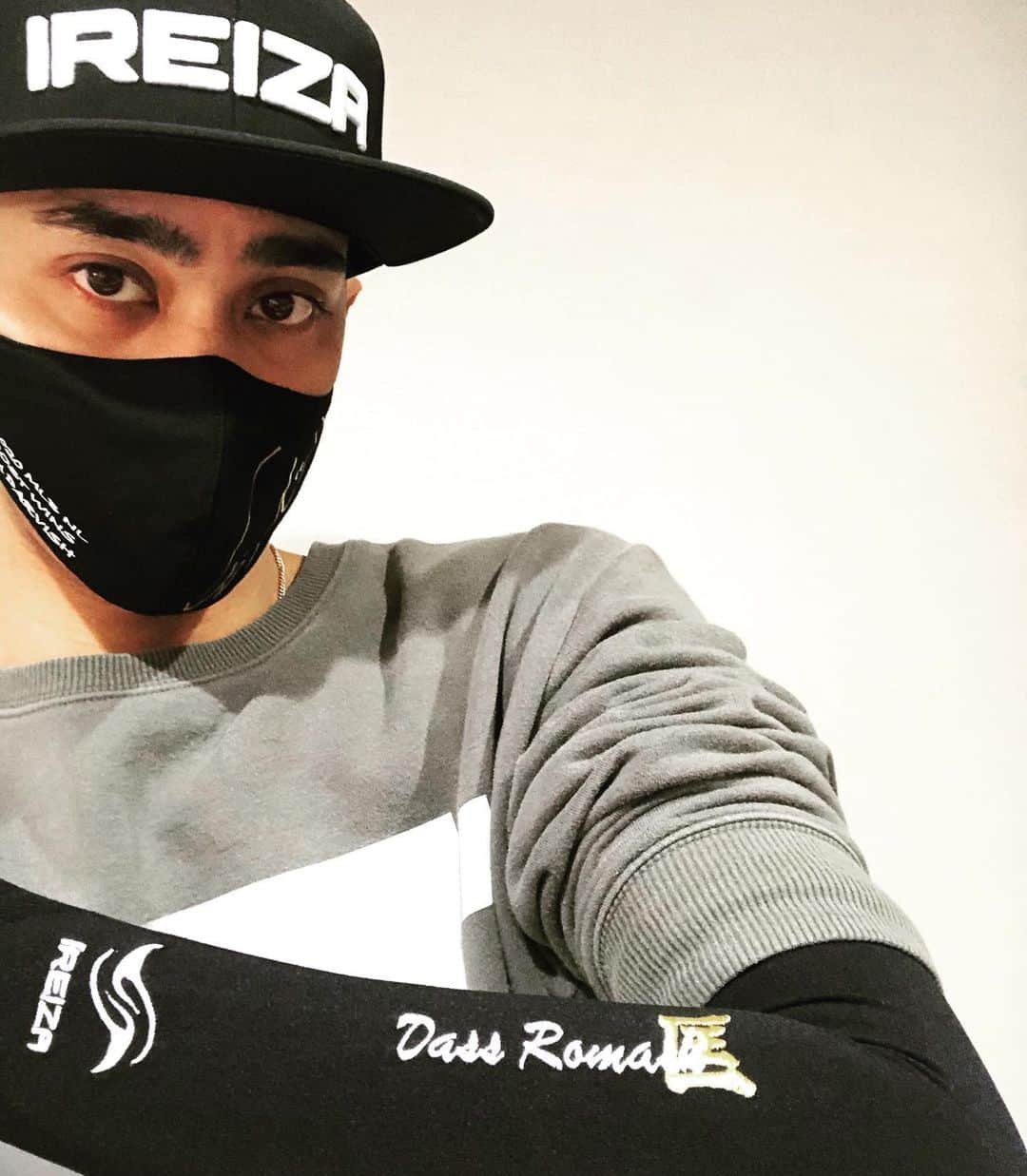 ダース・ローマシュ匡のインスタグラム：「バチくそかっこいいのもろた！ ありがとうございます！ #ireiza」