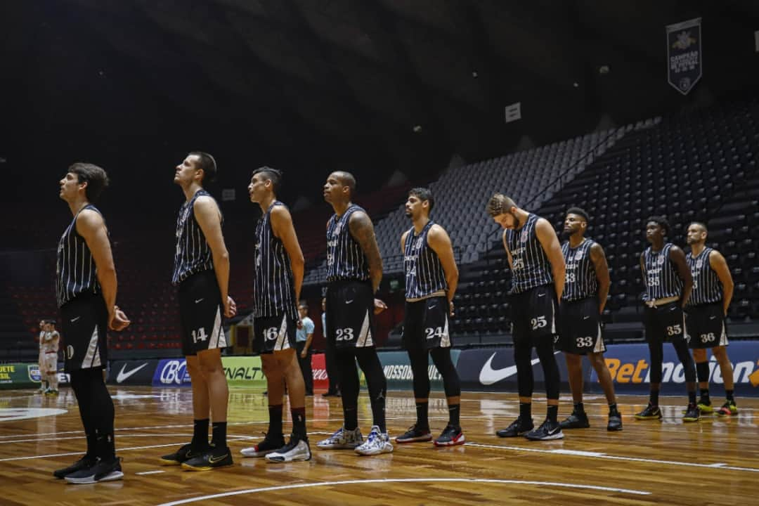 コリンチャンスさんのインスタグラム写真 - (コリンチャンスInstagram)「Hoje também é dia de basquete, Fiel! 🏀⠀ ⠀ ⚽ Sesi Franca x @sccorinthians.basquete ⠀ 🏆 @NBB (1ª rodada - 2º turno)⠀⠀⠀ ⏰ 20h⠀⠀⠀ 🏟 Poliesportivo H. Villaboim⠀ 📺 @DAZN_BRA⠀ ⠀ 📸 Beto Miller⠀ ⠀ #VaiCorinthians⠀ #CorinthiansBasquete⠀ #NaBaseDaRaça」1月25日 21時00分 - corinthians