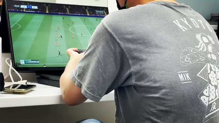 こーいちのインスタグラム：「ナイスと来いだけでゲーム配信  #してみたい #FIFA21」