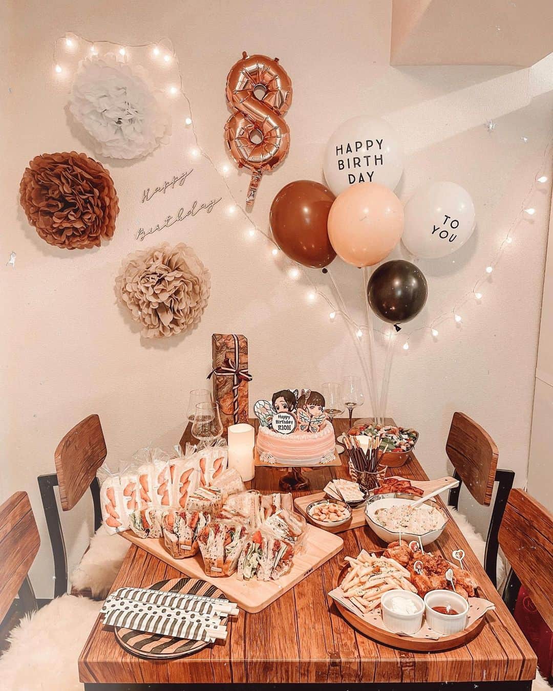 のインスタグラム：「🎂🎈✨🌼 . . みんなお祝いありがとお👧🏽 . #娘バースデー #birthday #8th」