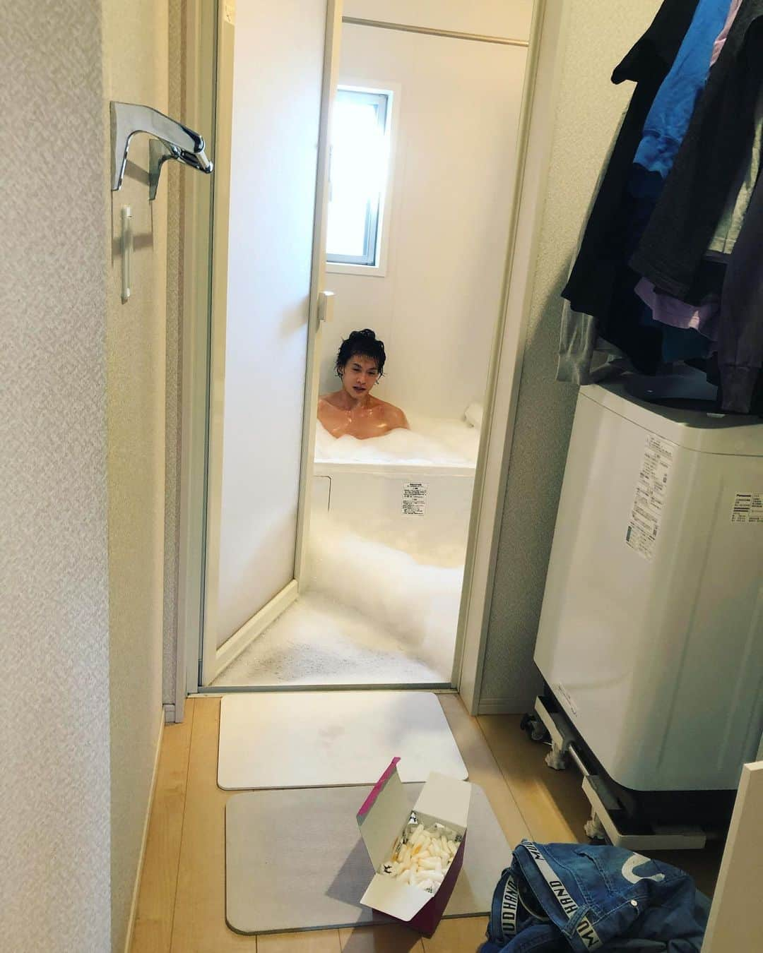 渡辺沙亜里さんのインスタグラム写真 - (渡辺沙亜里Instagram)「大会前の調整の為に急遽SET組み込んでくれて身体ボロボロでサポートしてくれる @kazuma715 さん。 ほんとありがたし。 何とか応えられるように頑張りたいなぁ。。 いつもありがとう😭 #サービスショット #泡泡 #えらいことになってた」1月25日 21時06分 - saari_watanabe