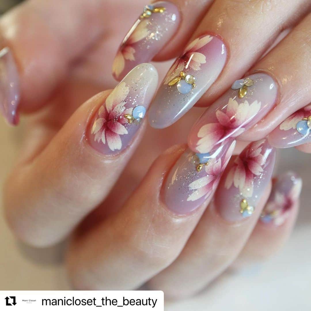 筒井のぞみのインスタグラム：「#Repost @manicloset_the_beauty with @make_repost ・・・ ============================== ----------💗💗SHIHO💗💗 ----------- ============================== 【２０２１】 ============================== ・ どんなスタイルもご希望のイメージに近づけます🥺✨ 是非ご相談下さい😚❣️❣️ ・ stylist/ ・ creative director/ @shiho_takimoto ・ ============================== #nail #instagood #instadaily #instacool #fashionista #nailstagram #instanail #nailswag #nails #nail #nailart #naildesign #nailpro #nailmagazine #ネイル #ジェルアート #ネイルアート #モードネイル #シンプルネイル #心斎橋ネイルサロン#大阪 #네일 #젤네일 #네일아트  #指甲#美甲#美甲店#美甲師#日本美甲店」