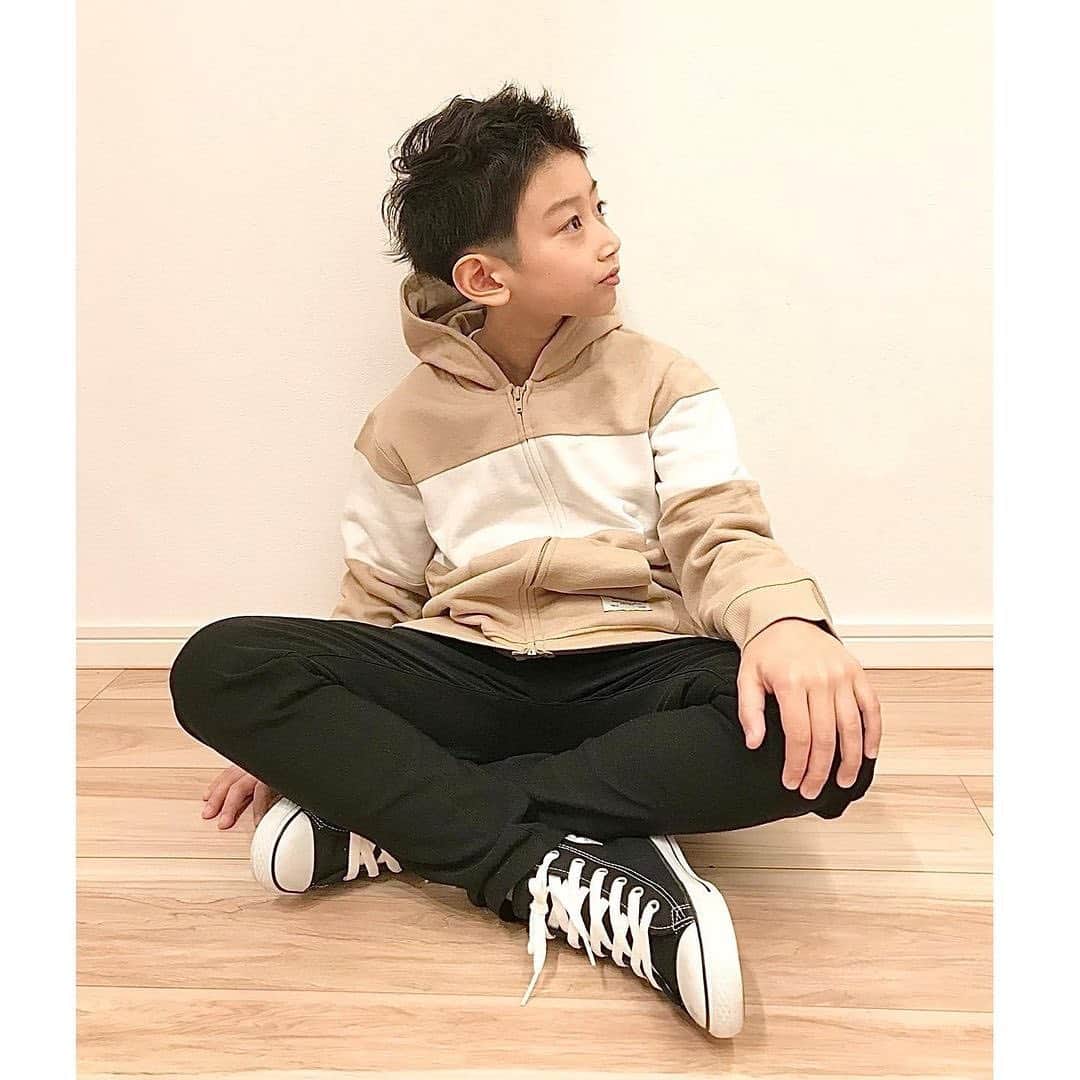 GLAZOSのインスタグラム：「. . ///////// pick up items ///////// . . @rikugaku0106 様. 👑裏毛・抗菌防臭加工切替デザインジップアップパーカー . . @yu_nanana 様. 👑フリース・ファスナーデザイントレーナー . . @mary_minafy 様. 👑カットモール・レイヤードトレーナー . . . #repost #ありがとうございます！ カッコ良く着ていただきありがとうございます！✨☺️ . . #glazos #kidsfashion #kids #kidsootd #kids #kidscoordinate #男の子 #子供服 #wear #小学生男子 #小学生 #ジュニア服 #中学生コーデ #トレーナー #シンプルコーデ #冬服コーデ #春服コーデ #春服」